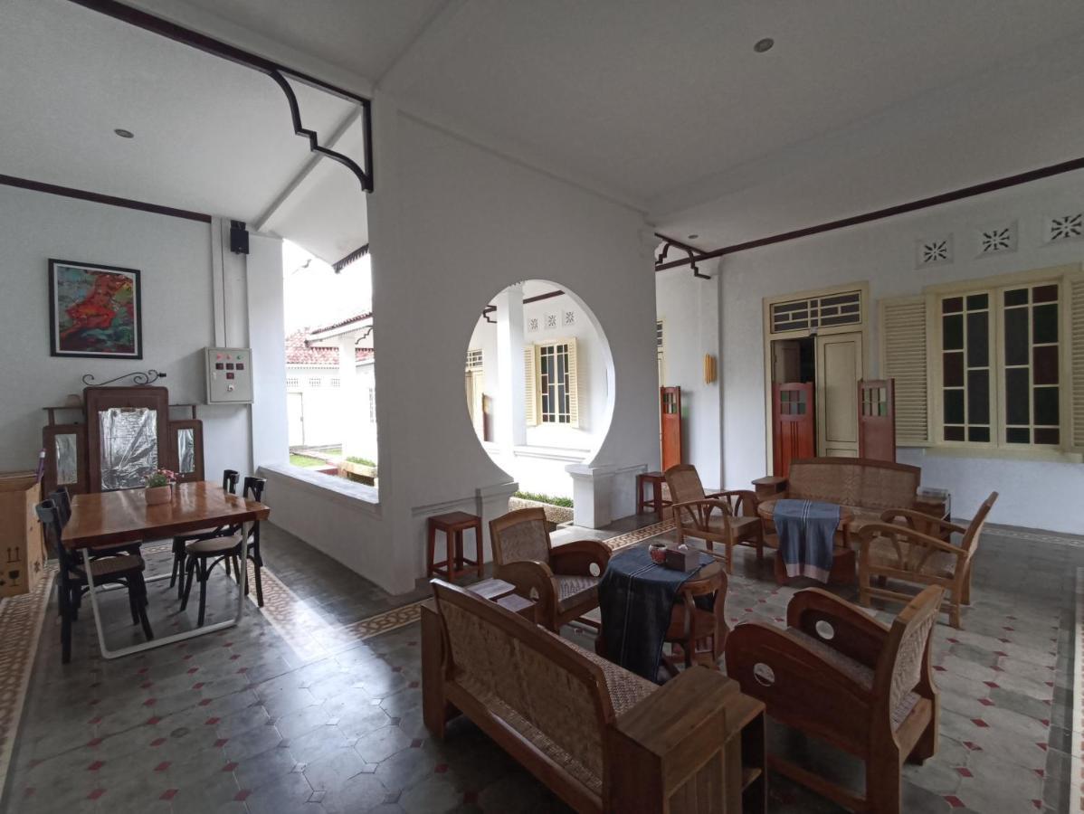 Mruyung Guest House Kota Lama Banyumas Mitra Reddoorz Exterior photo