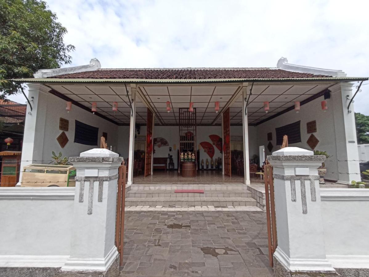 Mruyung Guest House Kota Lama Banyumas Mitra Reddoorz Exterior photo